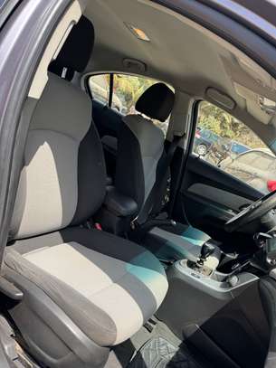 CHEVROLET CRUZE TRÈS BON POUR YANGO image 8