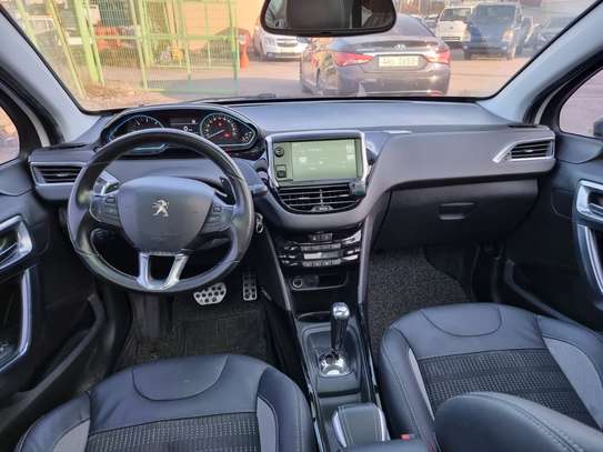 Peugeot 208 2017 image 11