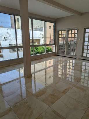 A louer un grand appartement image 11