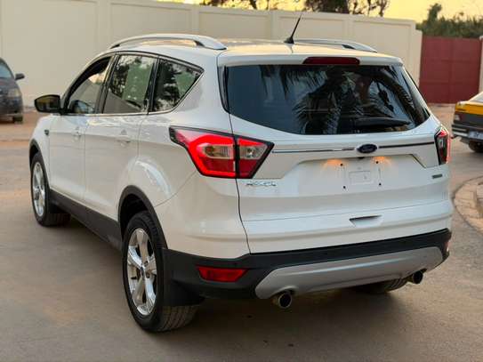 Ford SCAPE SUV blanche espace  polyvalent image 5