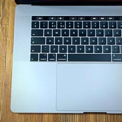 MacBook Pro Touch Bar i7 (2018) image 1