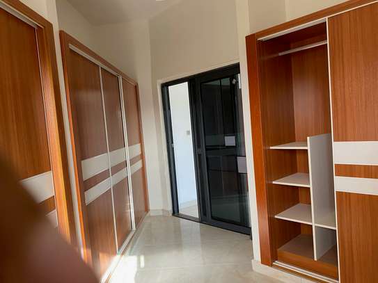 Villa d'angle R+1 à louer aux Almadies image 11
