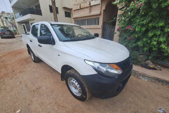 Mitsubishi L200 image 2