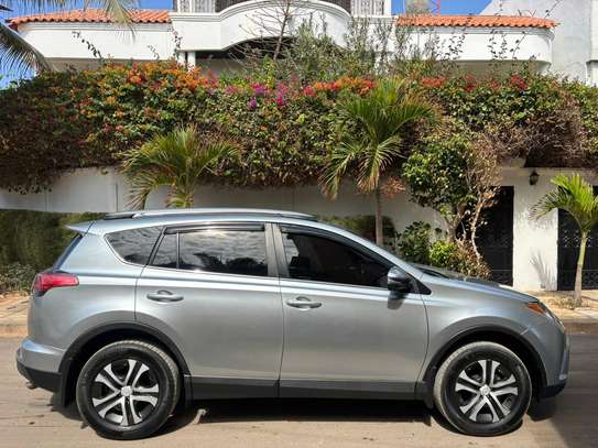 TOYOTA RAV 4 XLE ANNÉE 2017 image 2