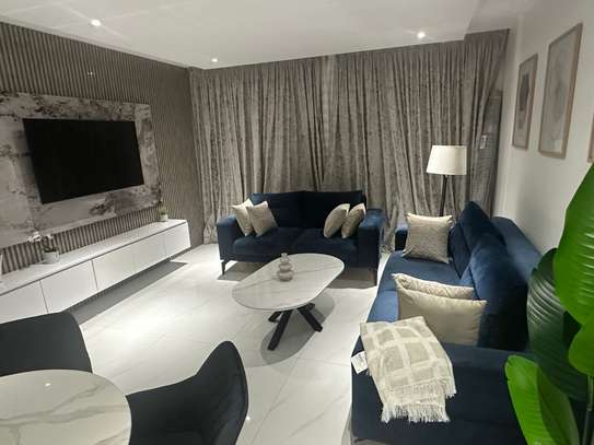 Appartement, une piscine à débordement, salle de sport image 2