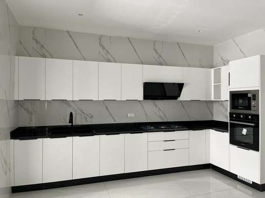 Appartement F4 249m2 au POINT E image 9