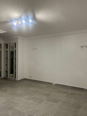 3 chambres salon à louer en face King fahd image 7