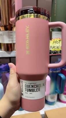 Stanley gourde isotherme 1,18 L rose ergonomique image 4