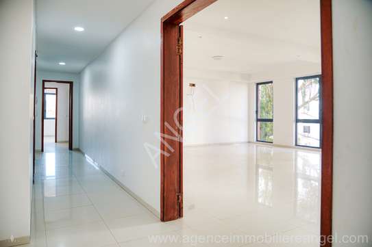 Ref_2088_GL  Appartement de 225 m² à louer au point E image 6