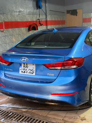 Hyundai Elantra image 6