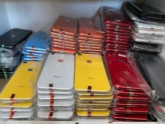 IPhone XR 128 et 64 giga image 2