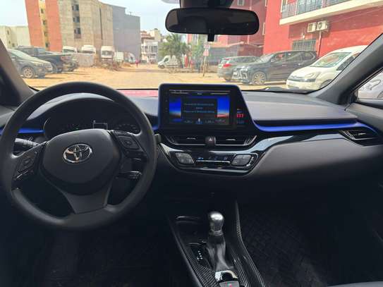 TOYOTA C-HR 2019 image 12