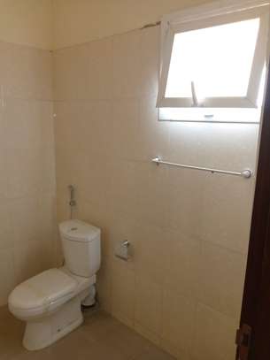 Appartement F4 à louer à la cité Djily Mbaye image 8