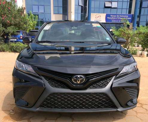 Toyota camry 2019 image 1