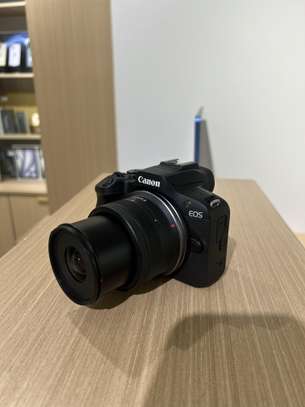 Canon EOS R100 + Objectif 18-45MM image 3