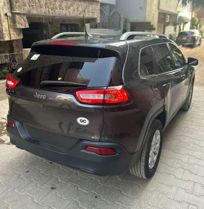 Jeep Cherokee image 6