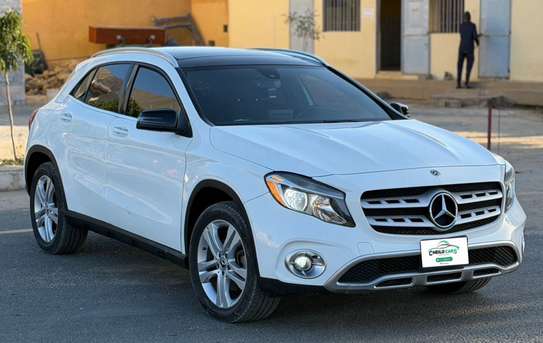 MERCEDES GLA250 2018 image 3