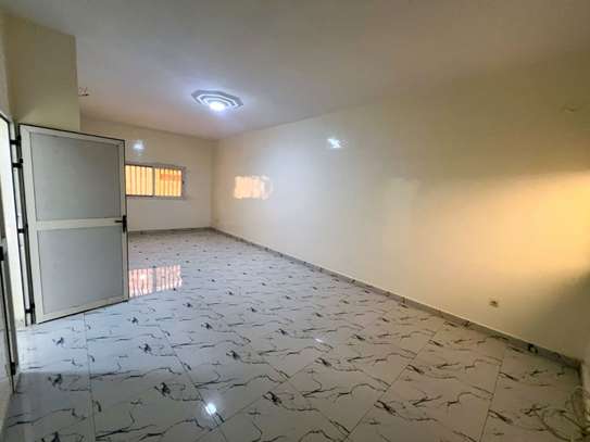 Maison en cour de finition 2 niveaux avec garage image 7