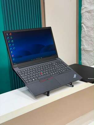 Lenovo Thinkpad E15 image 4