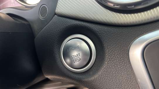 MERCEDES GLA200 image 12
