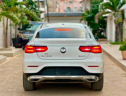 mercedess glc 300 4matic image 2