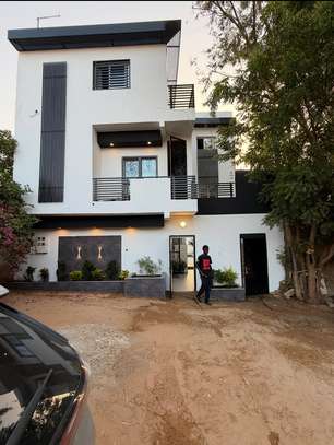 Villa 3 ch avec piscine à louer par nuitée sur sa saly image 2