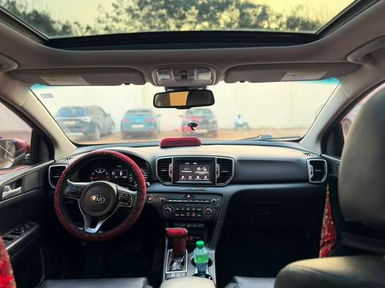 Kia Sportage SUV compact rouge dynamique image 8