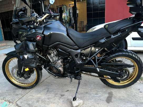 A vendre Honda Africa Twin 1000cm3 automatique image 8