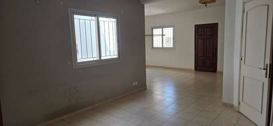 Vente Villa Cité Biagui /Produit atypique à gros potentiel. image 2