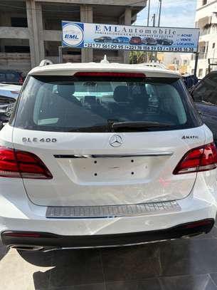 Mercedes GLE 400 2016 SUV blanc spacieux performant image 6