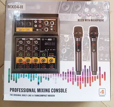 Table de mixage professionnelle avec 2 microphones image 7