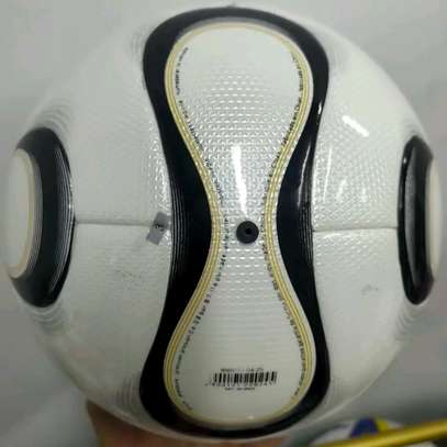 Ballon de Football Haute Qualité – Résistant et Performant image 4