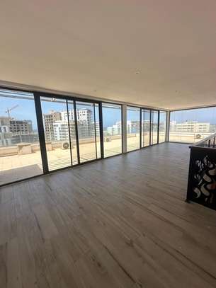 Duplex au 5 étage à louer Almadies sur la route de King fadh image 2