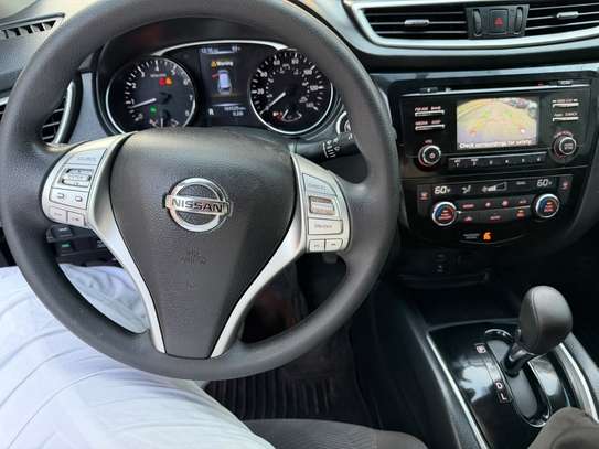 Nissan SUV 2016 image 11