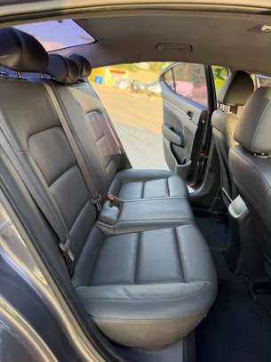 HYUNDAI AVANTE 2016 image 6