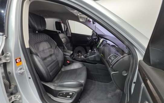 Automobile image 9