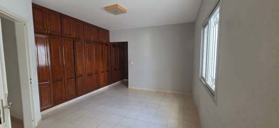 Vente Villa Cité Biagui /Produit atypique à gros potentiel. image 10