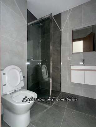 À LOUER – Magnifique Appartement F4 de Standing au Point E image 11