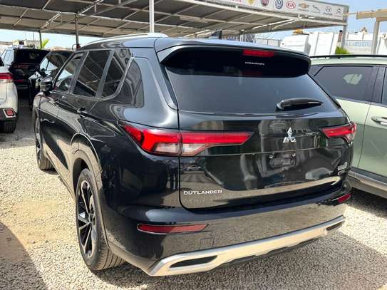 Mitsubishi Outlander image 3