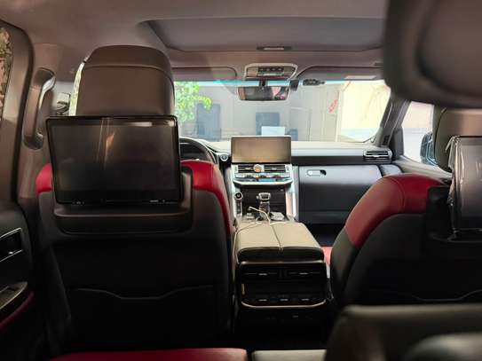 Toyota Land Cruiser VXR 2024 image 4