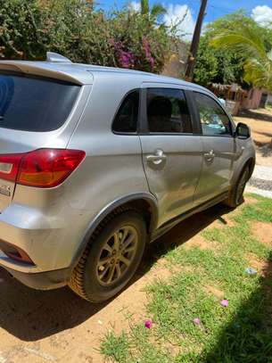 Mitsubishi ASX 4x4 SUV compact gris argenté image 3