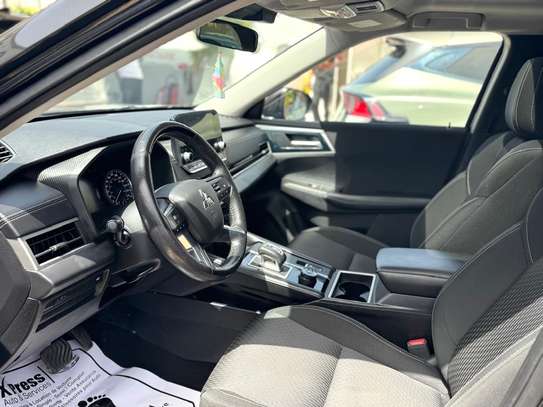 Mitsubishi Outlander image 8