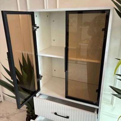 Vitrine Moderne en Bois – Élégance Fonctionnalité image 2