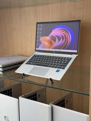 Hp Elitebook 830 G8 image 5