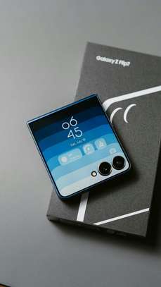 Samsung Galaxy Flip7 256giga scellé image 1
