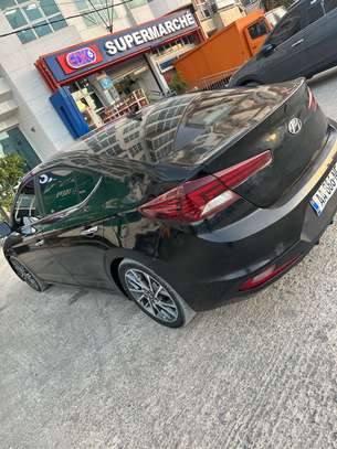 Hyundai elantra image 4