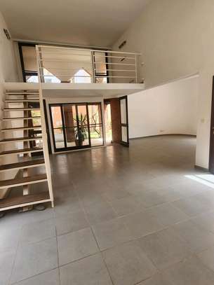 Villa d'angle à louer à fann résidence image 4