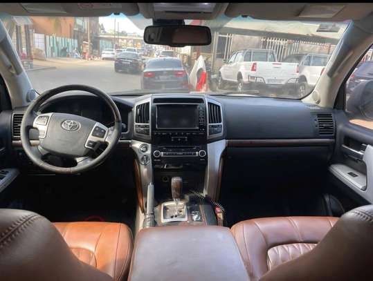Toyota Land Cruiser V8 Diesel image 2