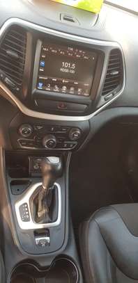 Jeep cherokee image 5
