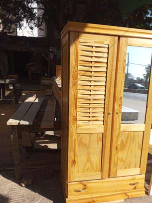 Armoire et rangements en bois massif image 3